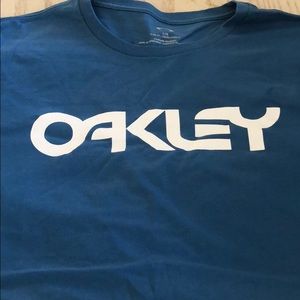 Oakley T-shirt